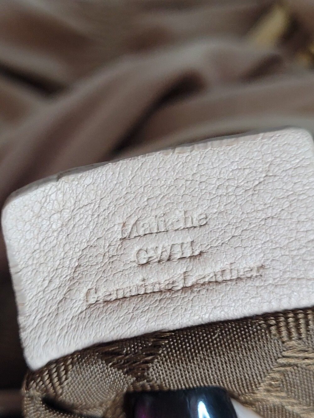 Bally   Lambskin Vintage  Shoulder  Bag - Picture 13 of 13